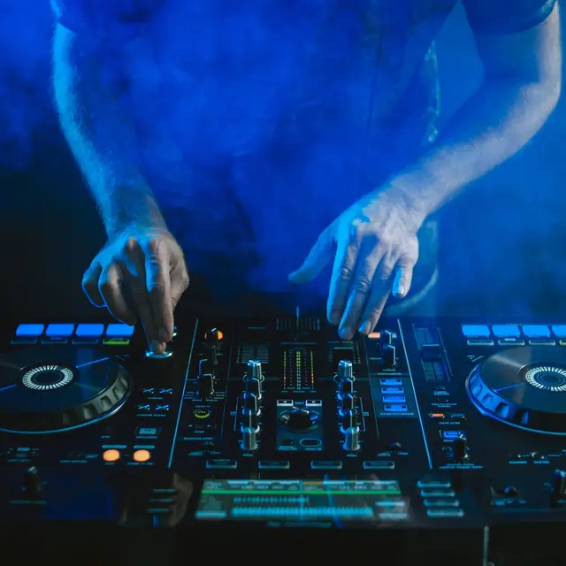 Apéro DJ live Frenchie-Flexx_Vaulnaveys-le-Bas