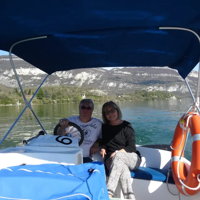 bateaubleuducanal-aixlesbainsrivieradesalpes-bateauxelectriques