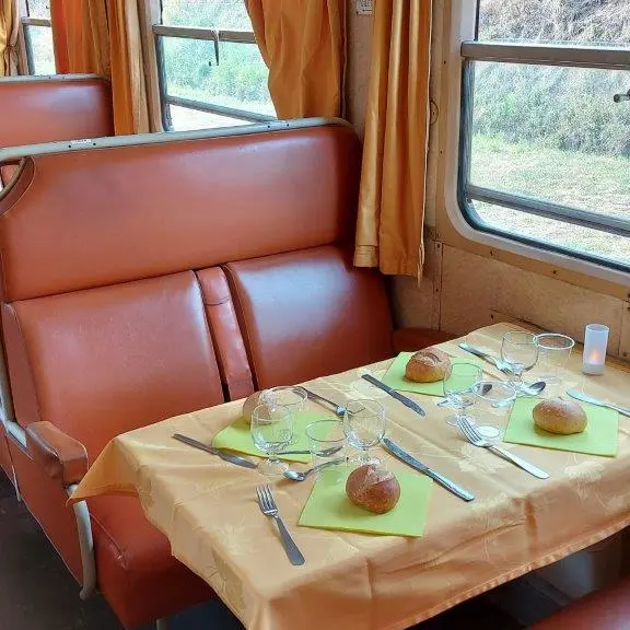 Croc'train - Soirée train restaurant_Usson-en-Forez