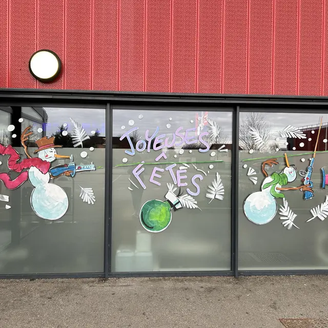 Décorations des vitres du complexe