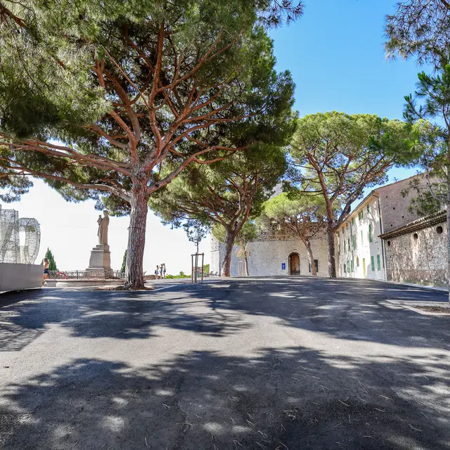 La Place de la Castre_Cannes