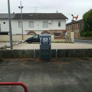 Borne de recharge électrique_Monbéqui