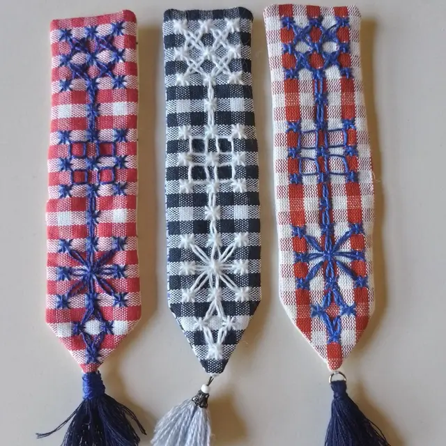 Marque-page en broderie suisse