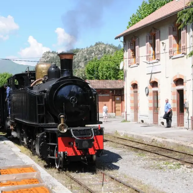 Excursion en bus vers le Train des Pignes_Roquebrune-sur-Argens