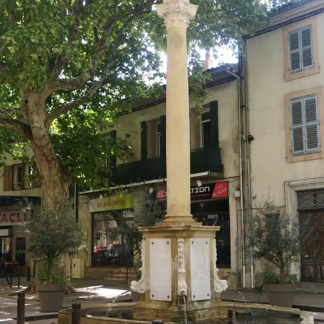 La fontaine du Pélican