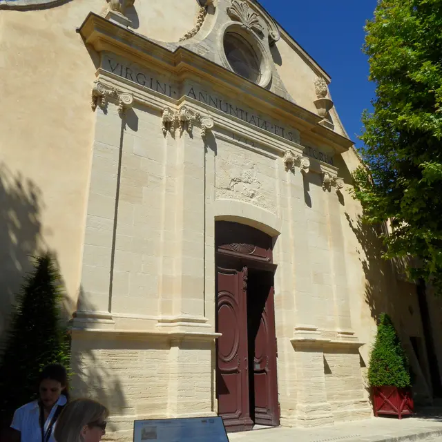 Façade de l'église Saint-Victor