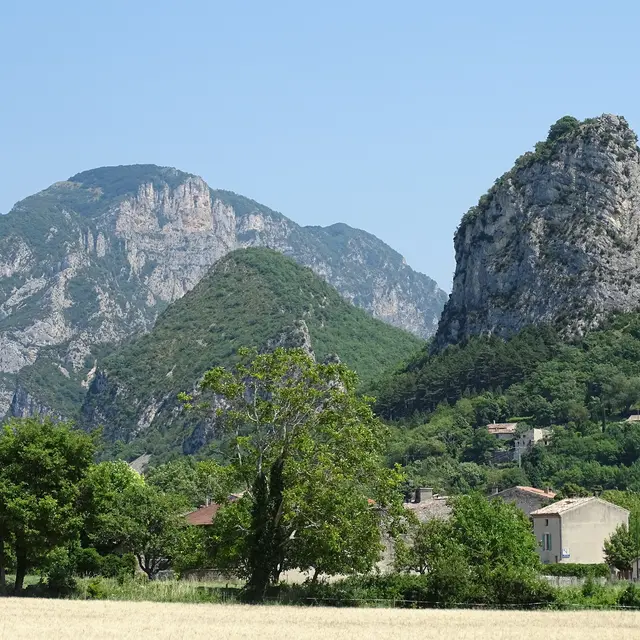Roc depuis l'entrée du village
