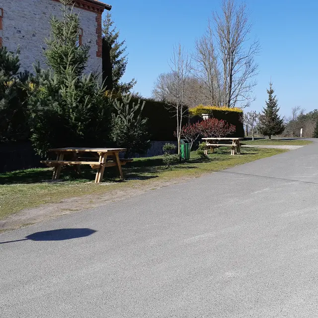 Aire de pique-nique Périgneux Gare - Aventure du Rail