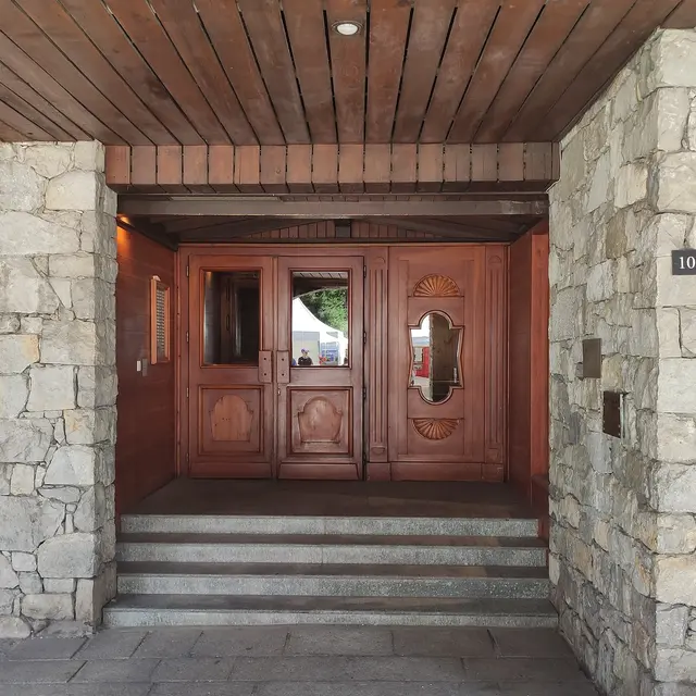 Entrée du Cabinet Kiné Les Andes  de Mylène Leguin à Val d'Isère