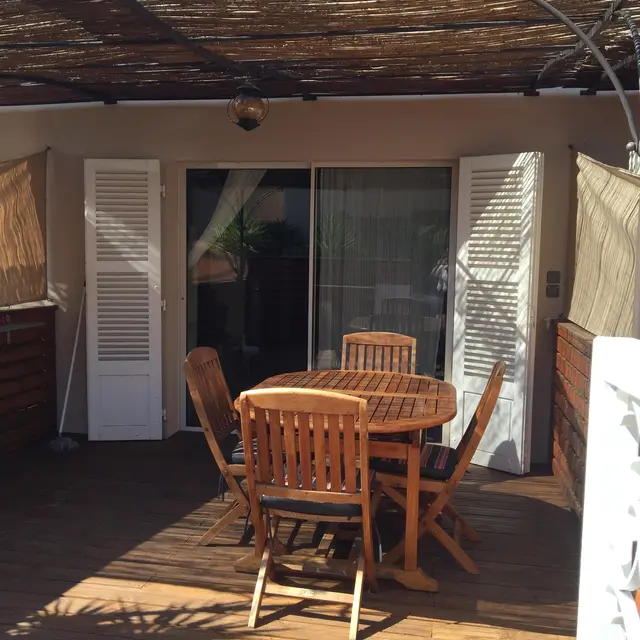 Au Fil du Sable- Madame Eudjiourian - T1 Cabine_Le Lavandou