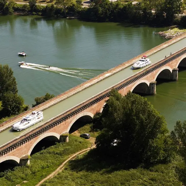 Pont Canal De Moissac