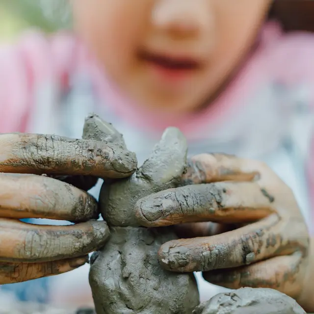 Pichoun'ventures de printemps : L'argile au bout des doigts_La Croix-Valmer