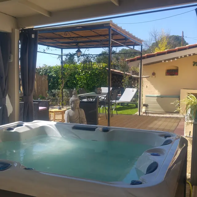 exterieur /jacuzzi privé