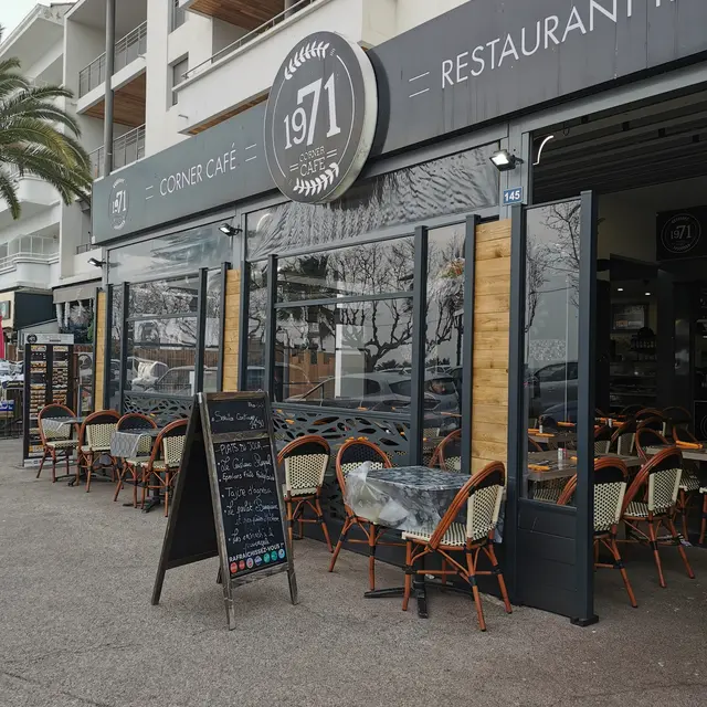 1971 Corner Café