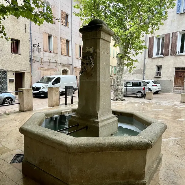 Fontaine place du Contrôle