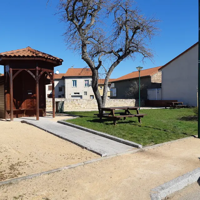 Aire de pique-nique à Margerie Chantagret (42560)