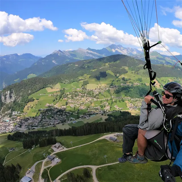 Parapente à La Giettaz en été