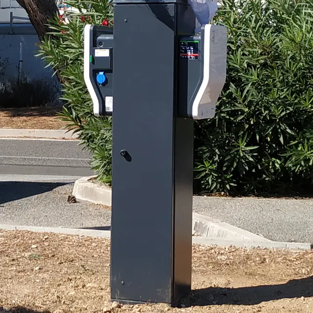 Borne électrique Marines Office de tourisme de Gassin https://gassin.eu