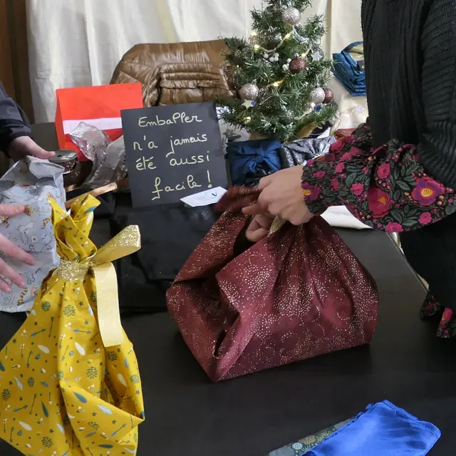 Atelier furoshiki : pensez au tissu réutilisable pour l'emballage de vos cadeaux