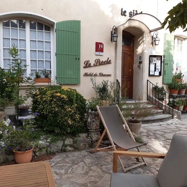 Hôtel le Siècle à Mazan