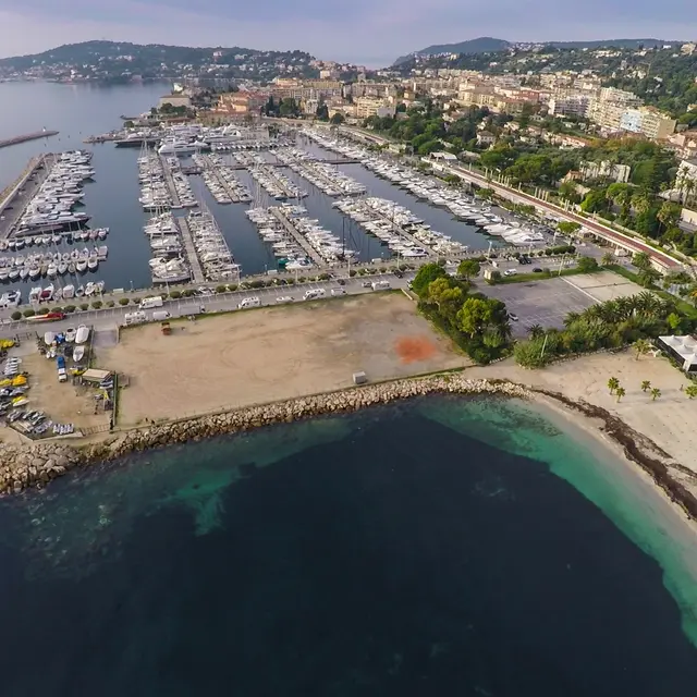 Port, parking et plage Petite Afrique Beaulieu-sur-Mer