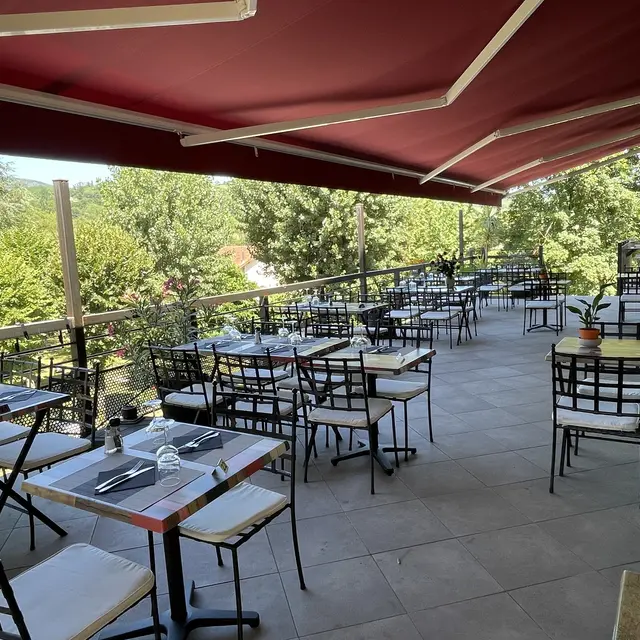 Hôtel-Restaurant le Castel Fleuri_Saint-Jean-en-Royans