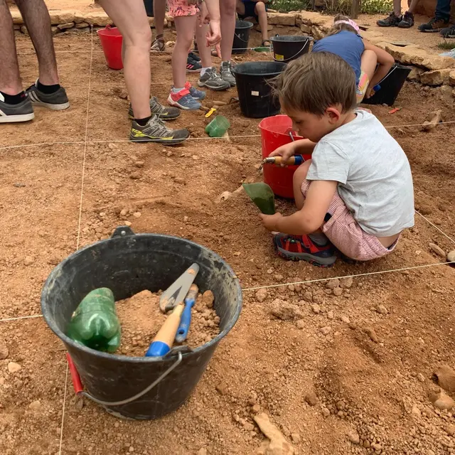 Vacances de Printemps à la Préhistoire : Atelier Fouilles_Quinson