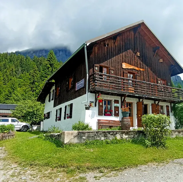 Le refuge du Chatelet d'Ayères par le Lac Vert_Passy
