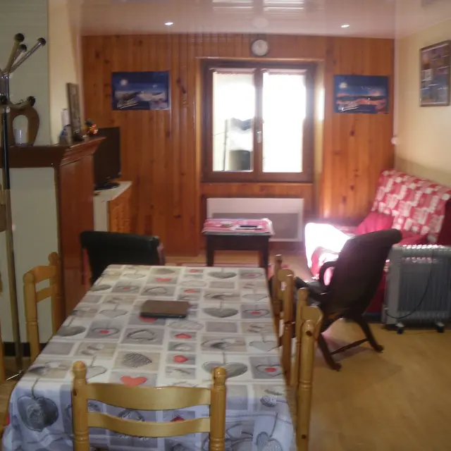 Appartement à louer tout équipé Allos, maison de village