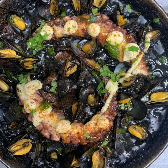 IMG_6699 paella riz noir poulpe.jpg