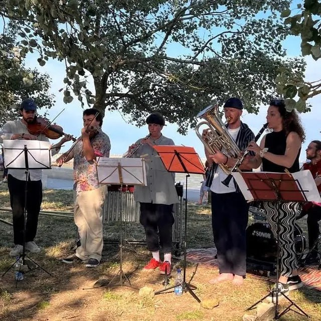 Concert fin de résidence dans un jardin à Loix_Loix