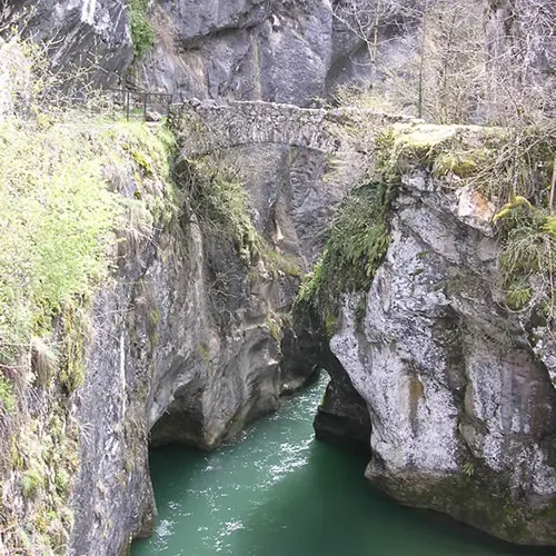 Le Pont Romain - St Christophe la Grotte