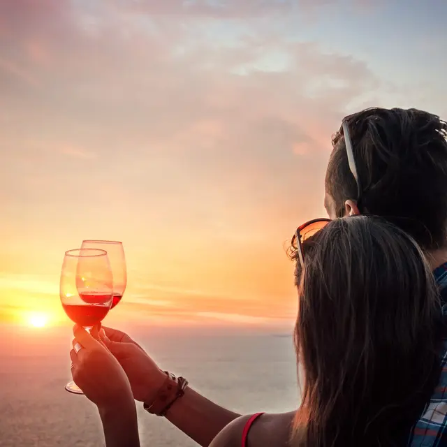 Apéritif en mer au coucher de soleil