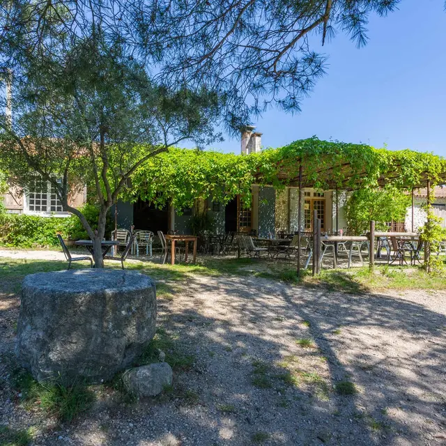 Chez Tata Simone_Mouriès_vue exterieure