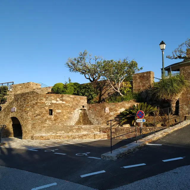 La place Léon Martel à Gassin