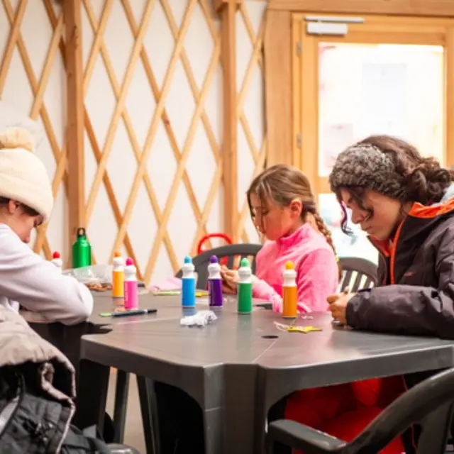 Atelier créatif - Carte à gratter de Pâques_Isola 2000