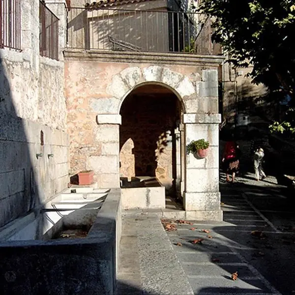 Fontaine - Fayence
