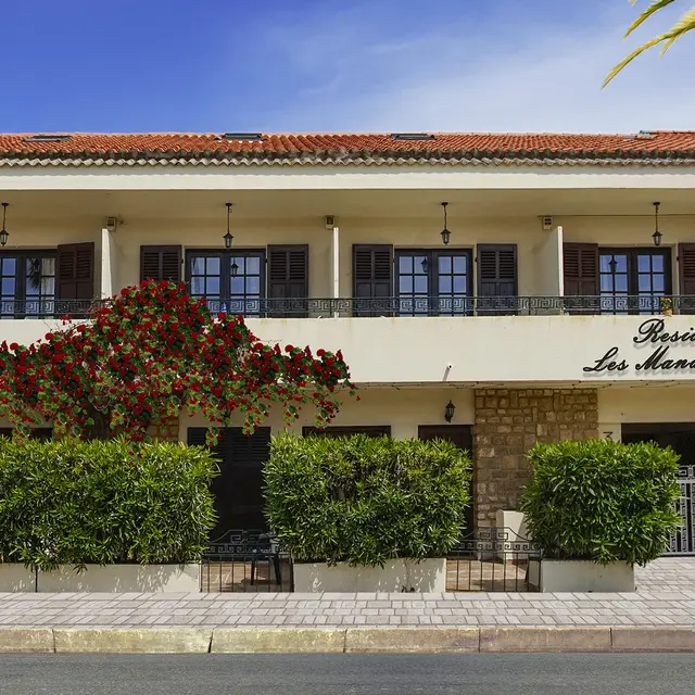 FACADE RESIDENCE
