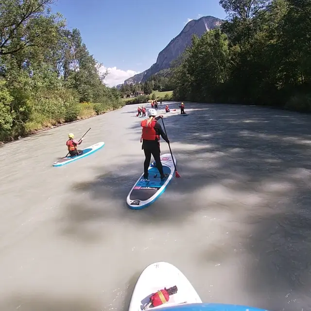 Debout sur ma planche en rivière_Passy