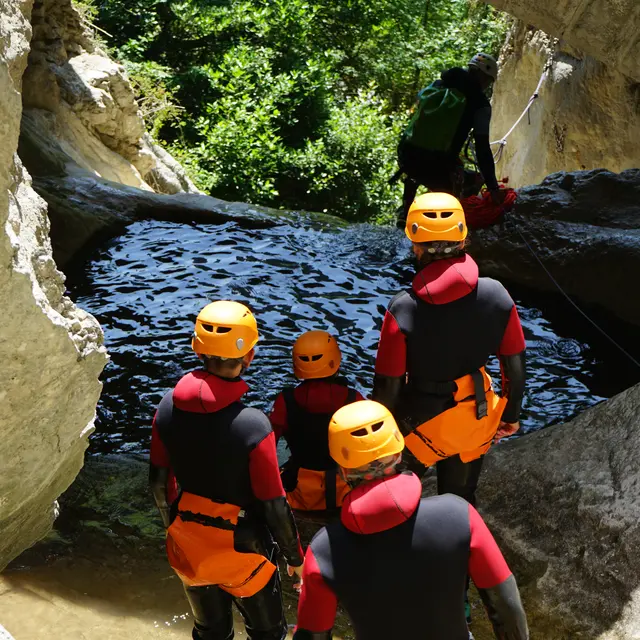 Départ canyoning Gorges du loup.JPG