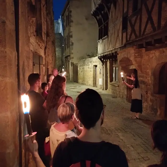 Vic-Le-Comte : visite aux flambeaux_Vic-le-Comte