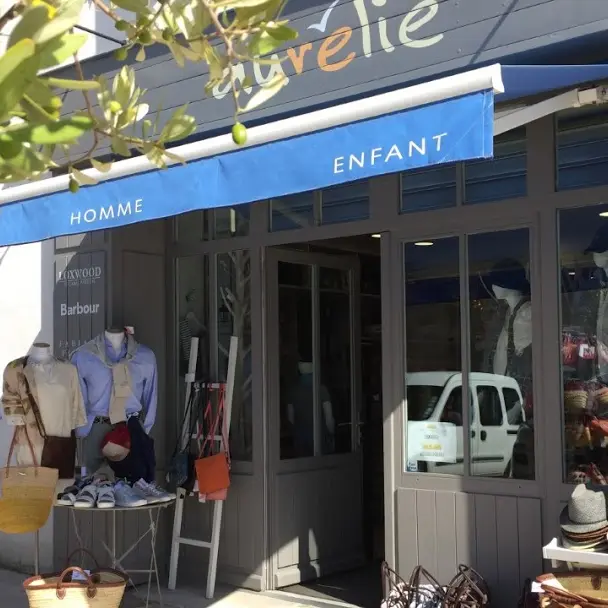 magasin exterieur.jpg