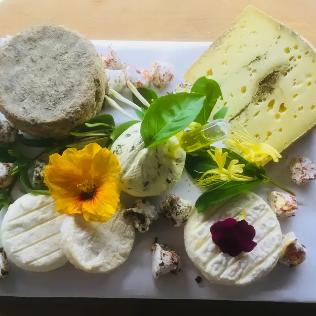 Fromagerie_Roumanille_plateau_fromages