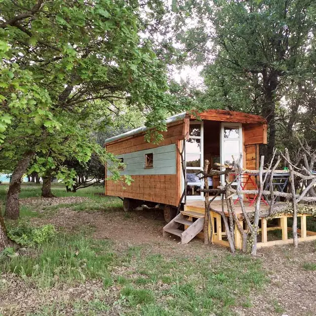 Hébergements insolites au Camping les Boudougnes_Oppède