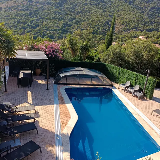 terrasse et piscine rénovée