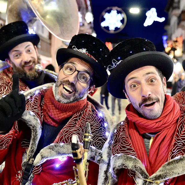 En attendant le Bonheur des Mômes : la fanfare de Noël_Le Grand-Bornand