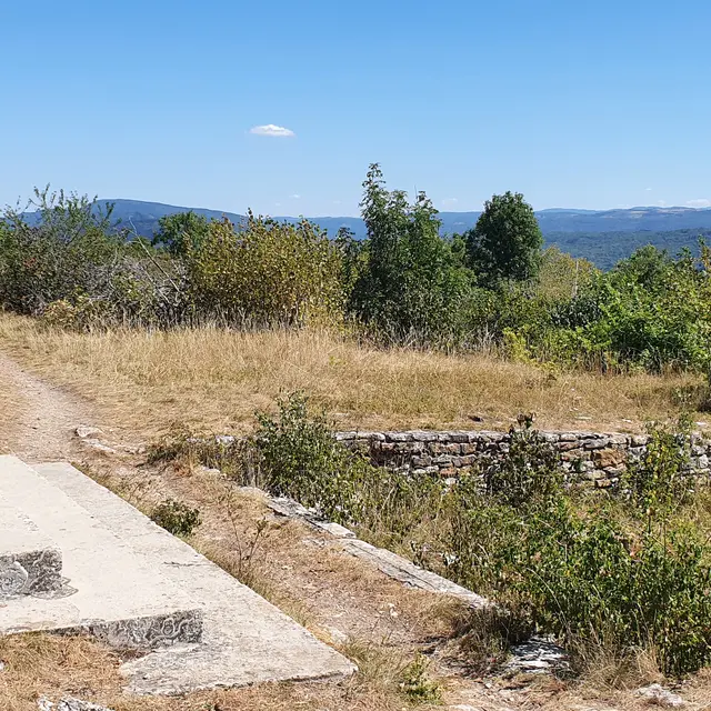 Belvédère des ruines de l'église de St Julien sur Roche