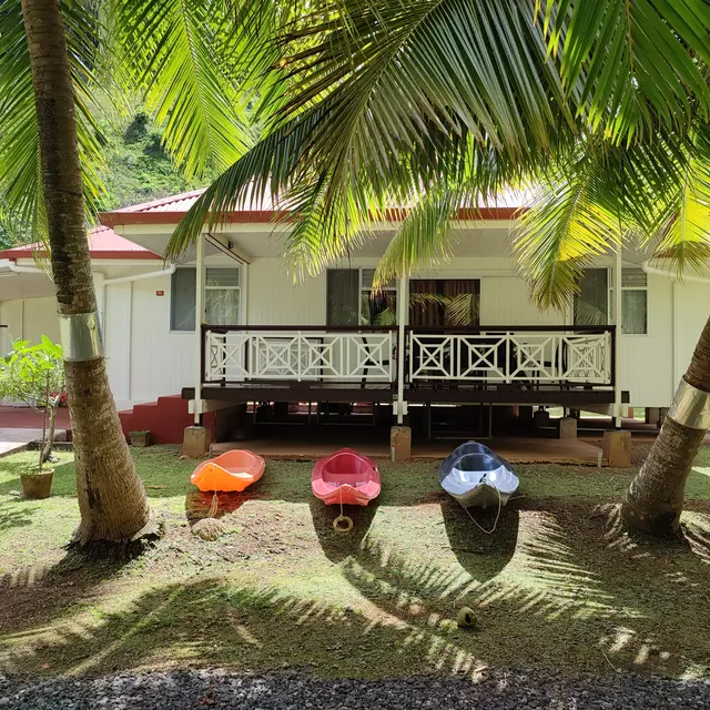 VILLAS TEAKAVEHERE