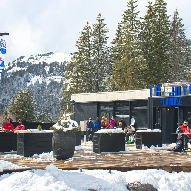 Flaine-Joyeuse-Flainoise-Terrasse-Vue-Face