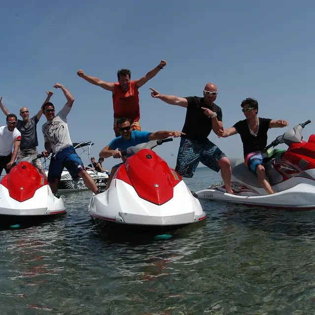 L'iceberg jet - location jet ski bateaux a la madrague giens hyeres